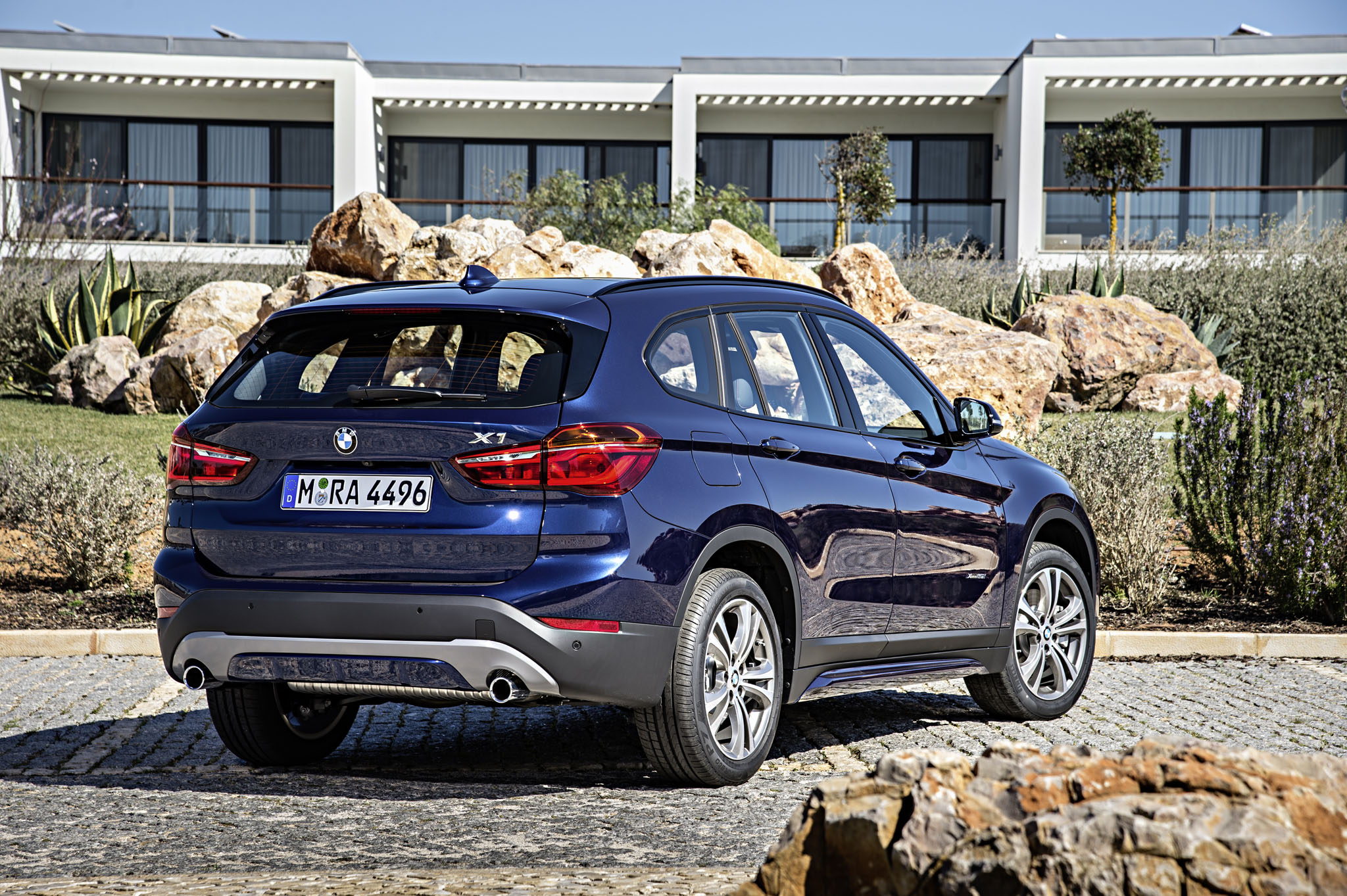 BMWX1 02