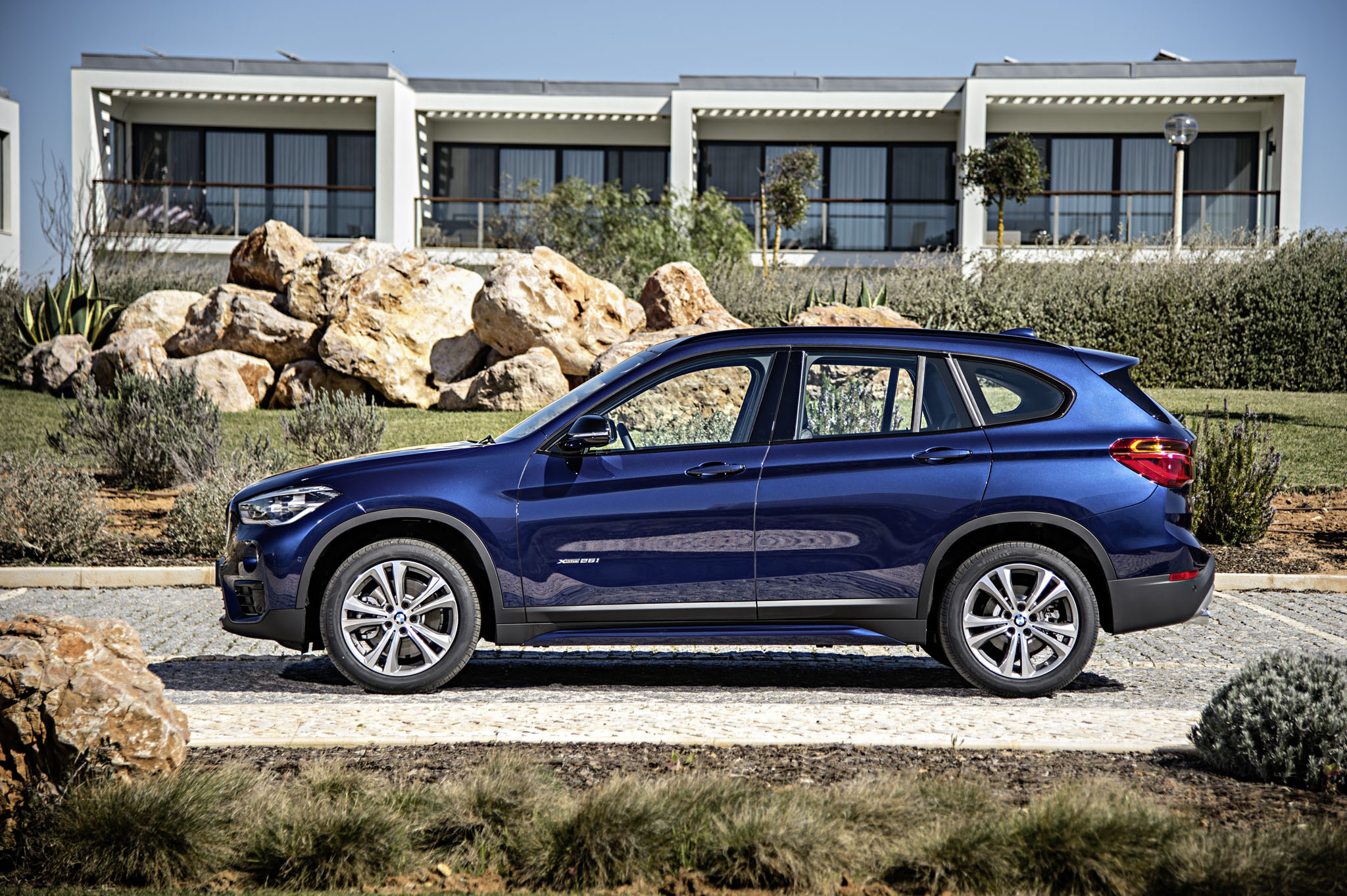 BMWX1 09