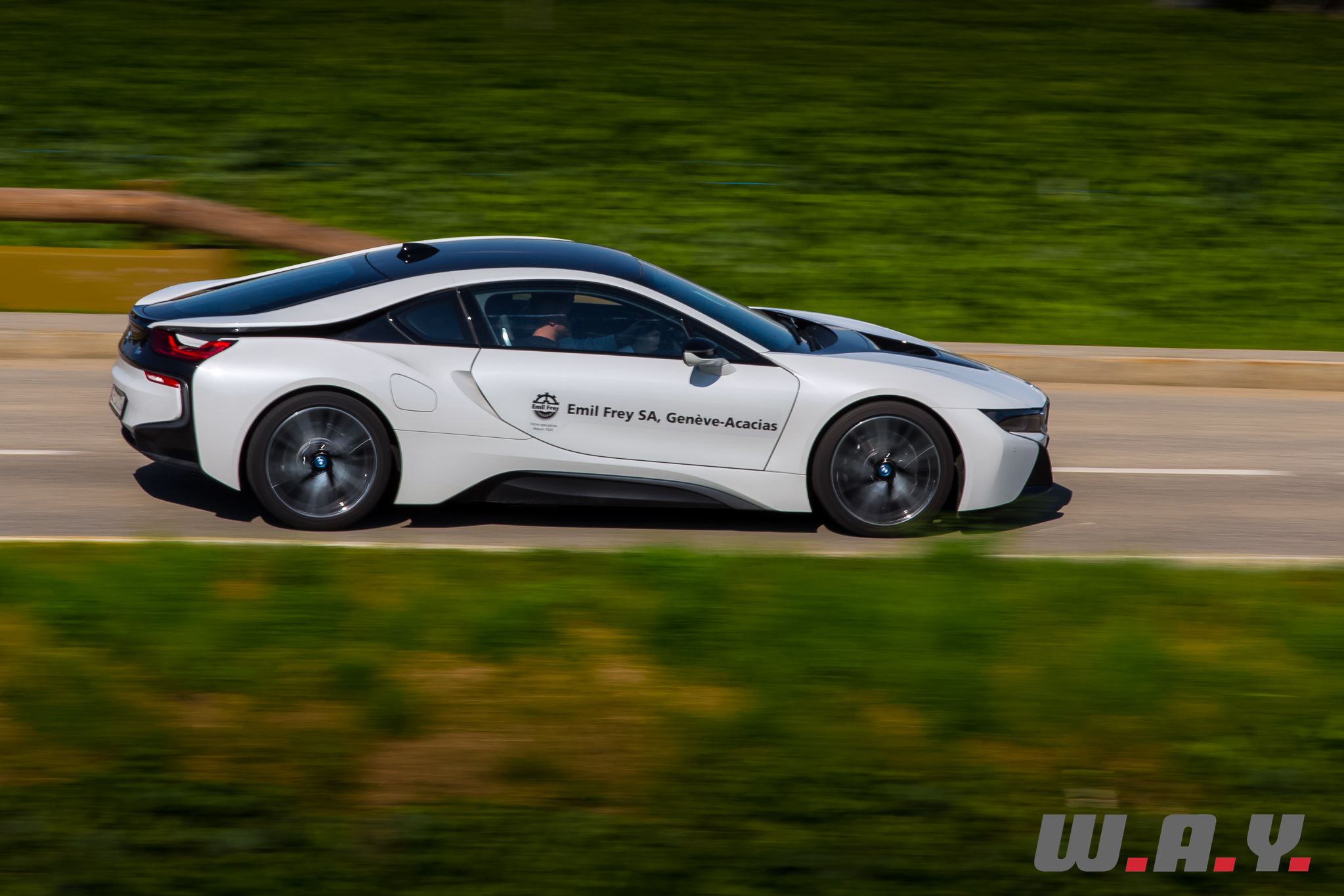 BMWi8-37