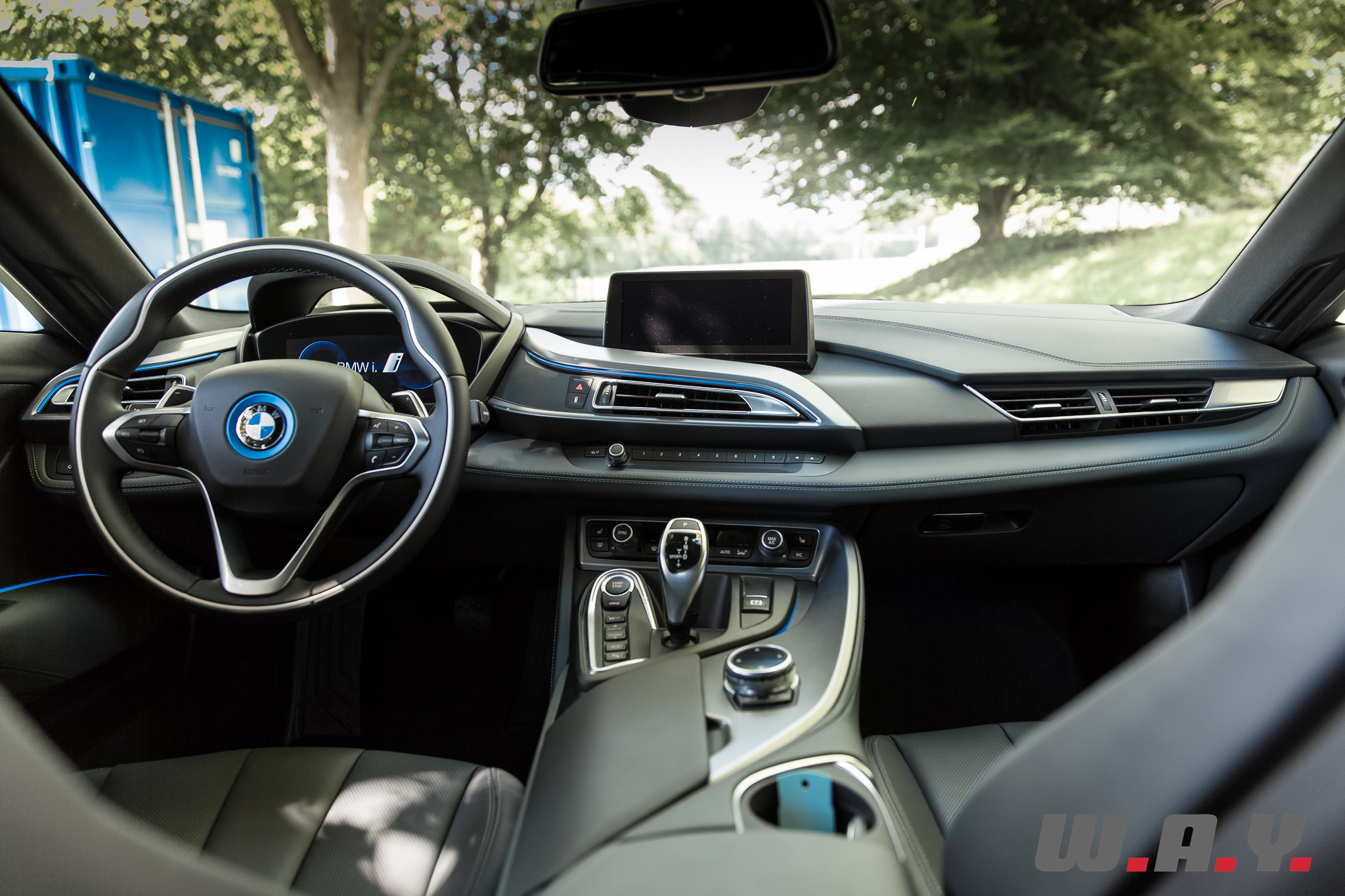 BMWi8-9