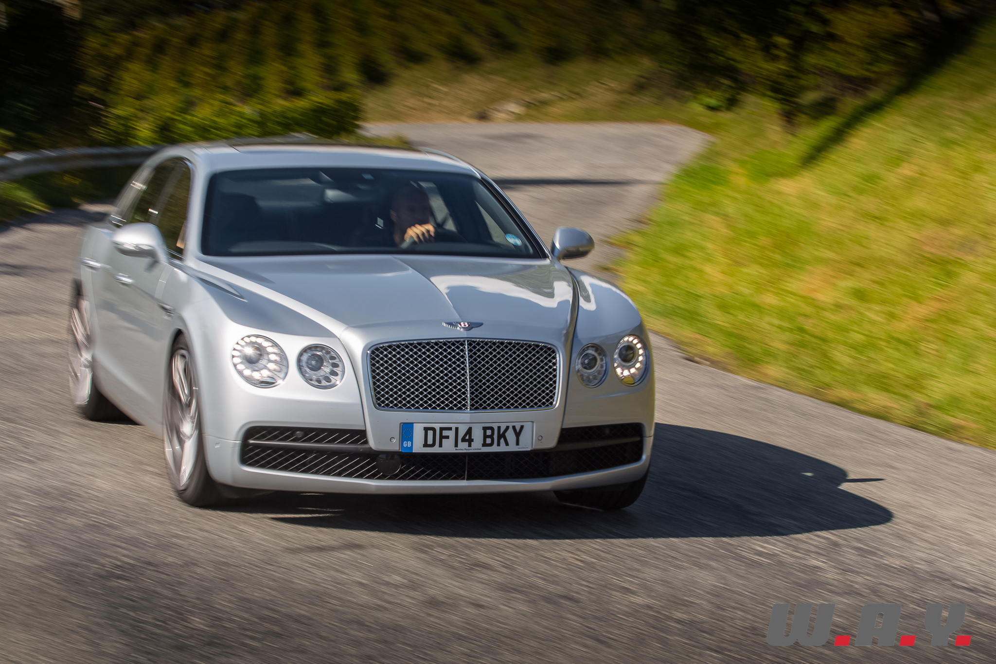 BentleyFlyingSpurV8-19