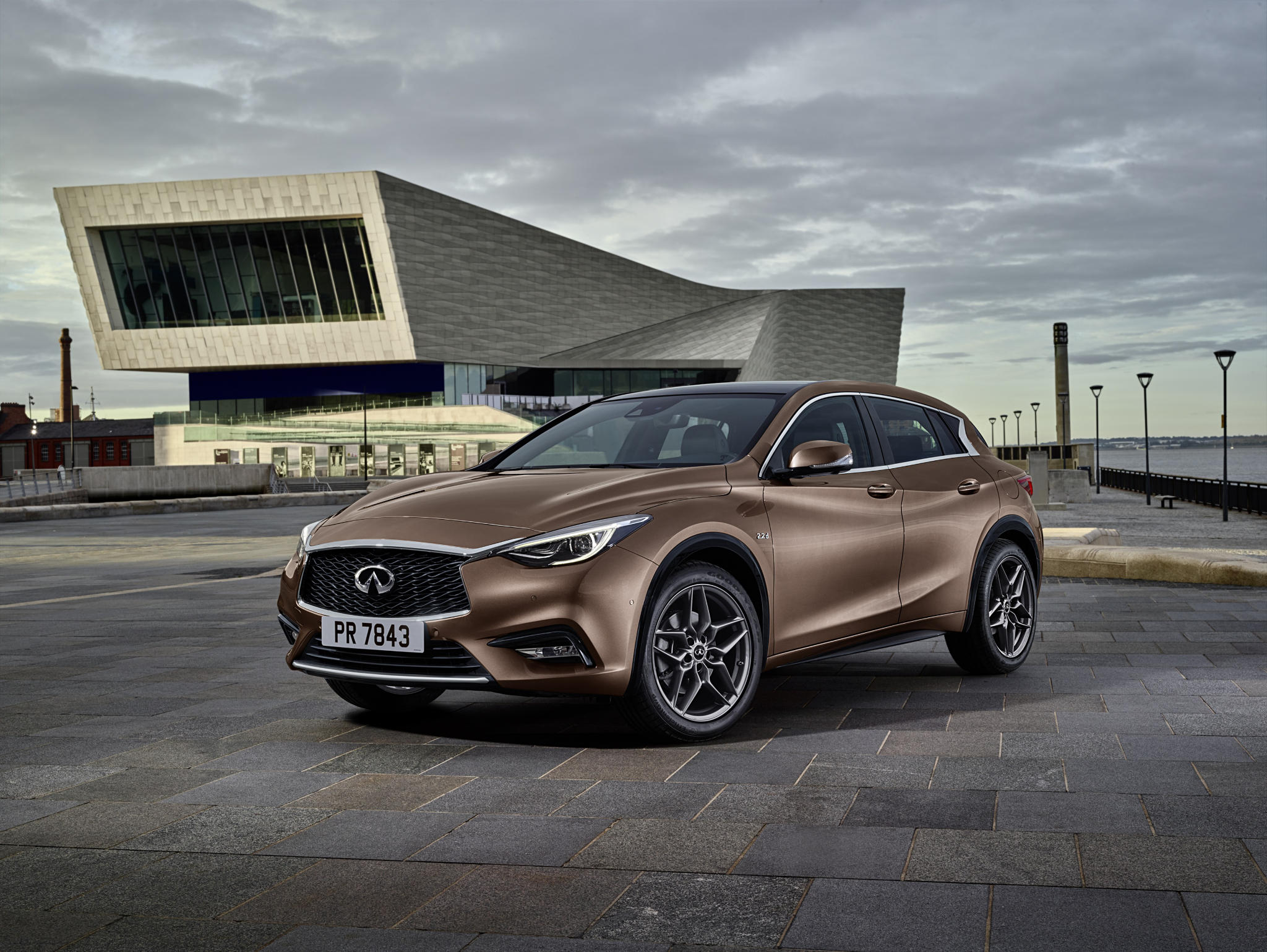 InfinitiQ30 01
