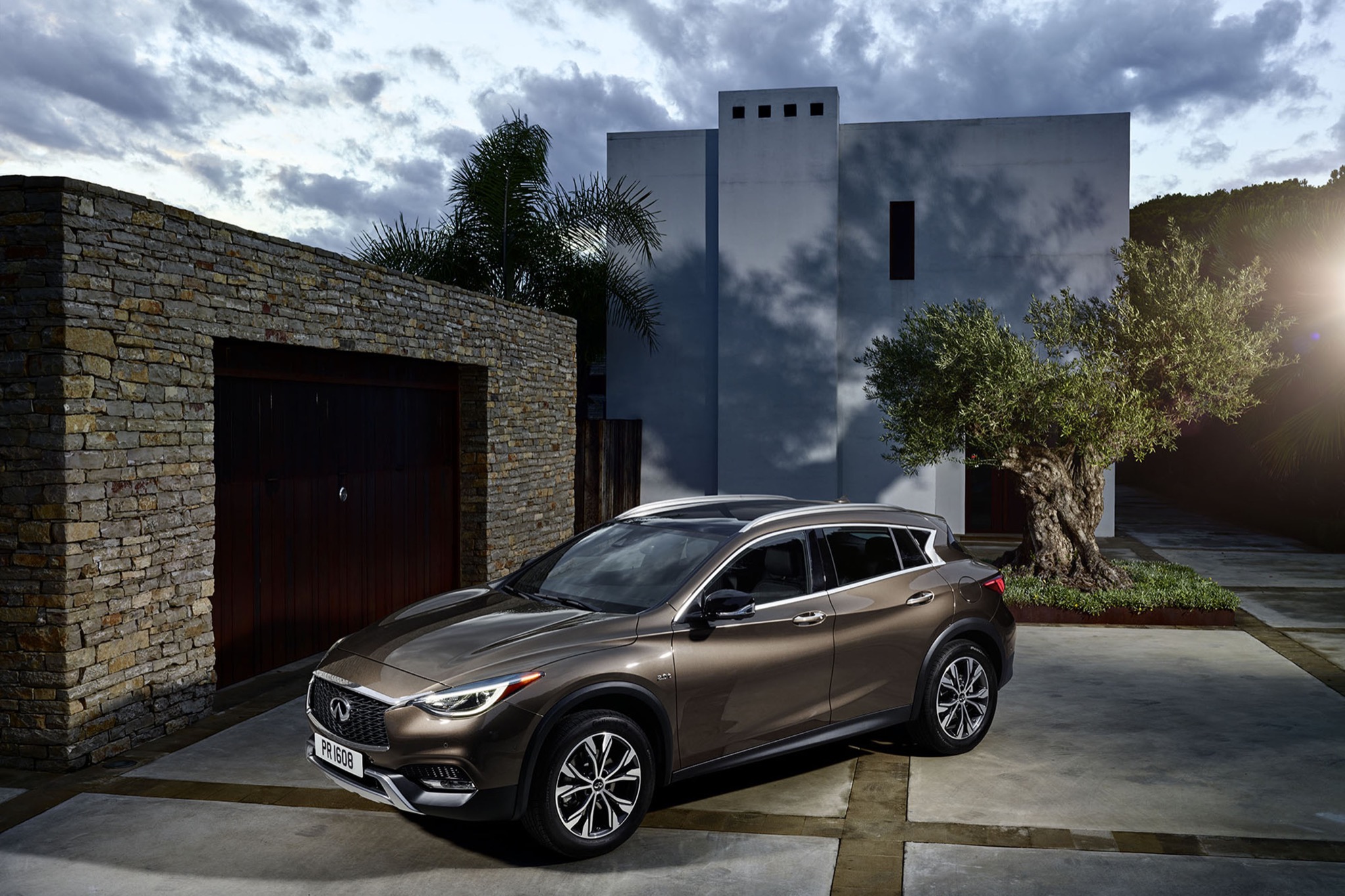 InfinitiQX30 02