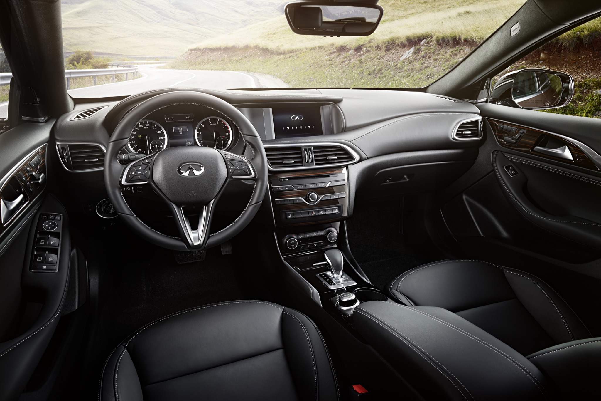 InfinitiQX30 05
