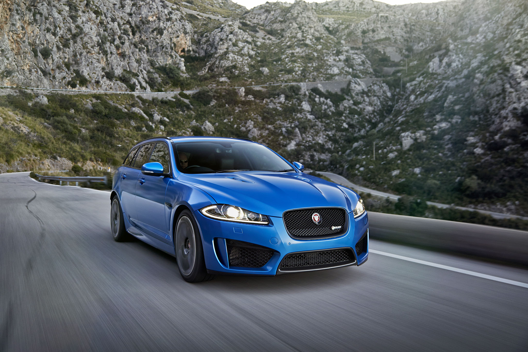JagXFRSSportbrake 04