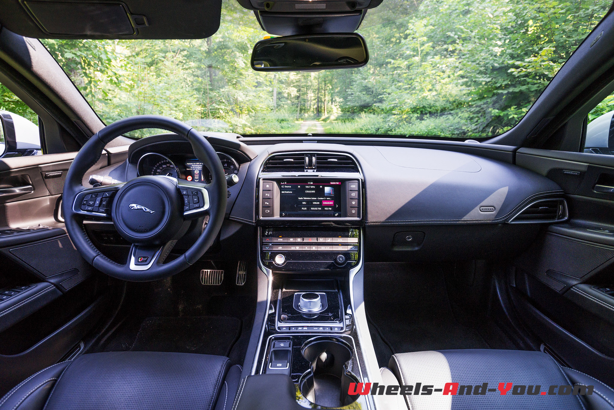 Jaguar XE-16