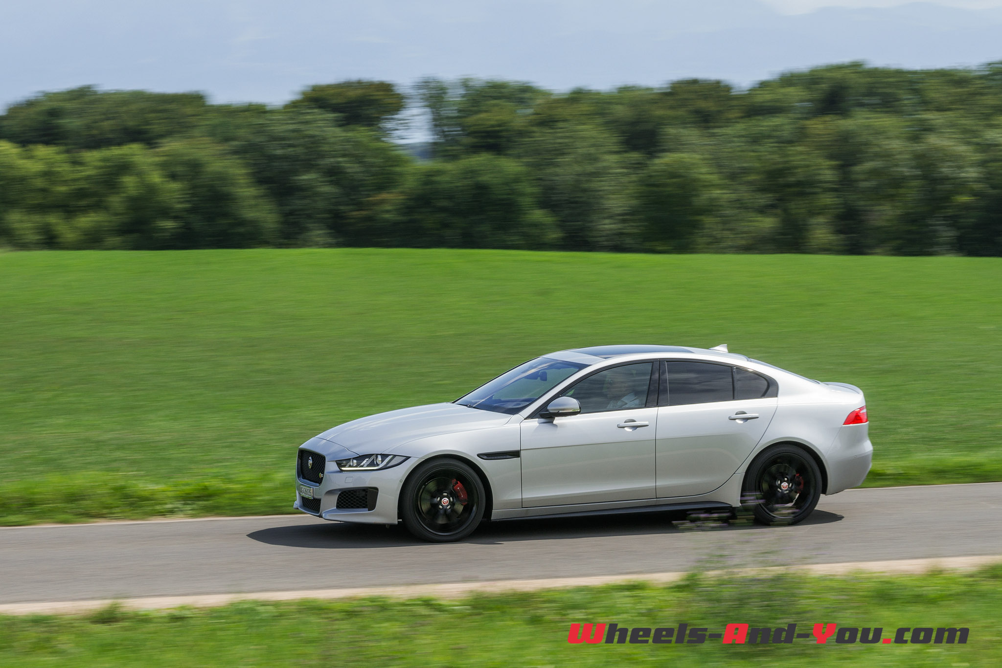 Jaguar XE-27