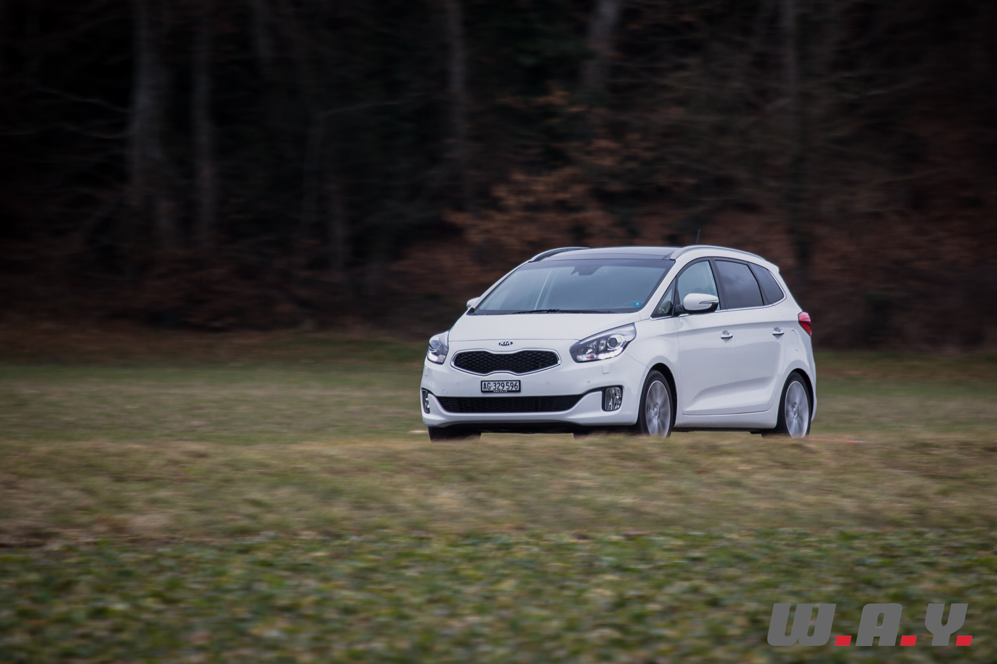 KiaCarens-1