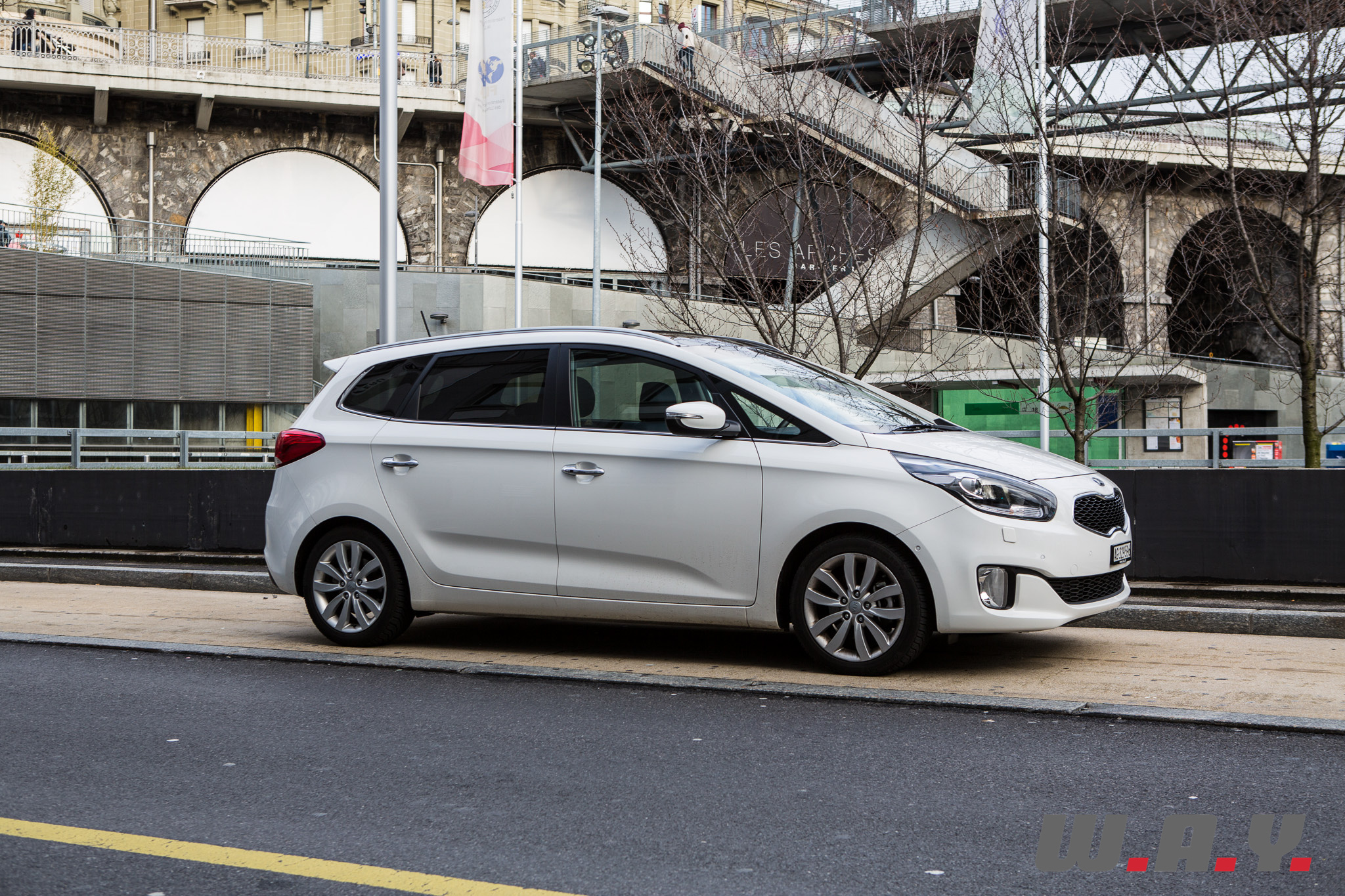 KiaCarens-24