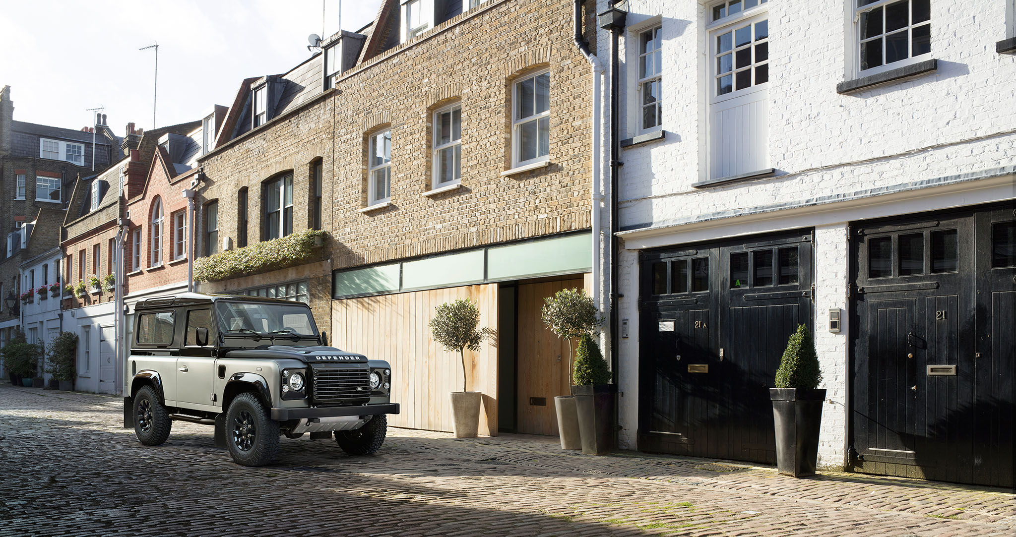 LRDefenderCelebration 02