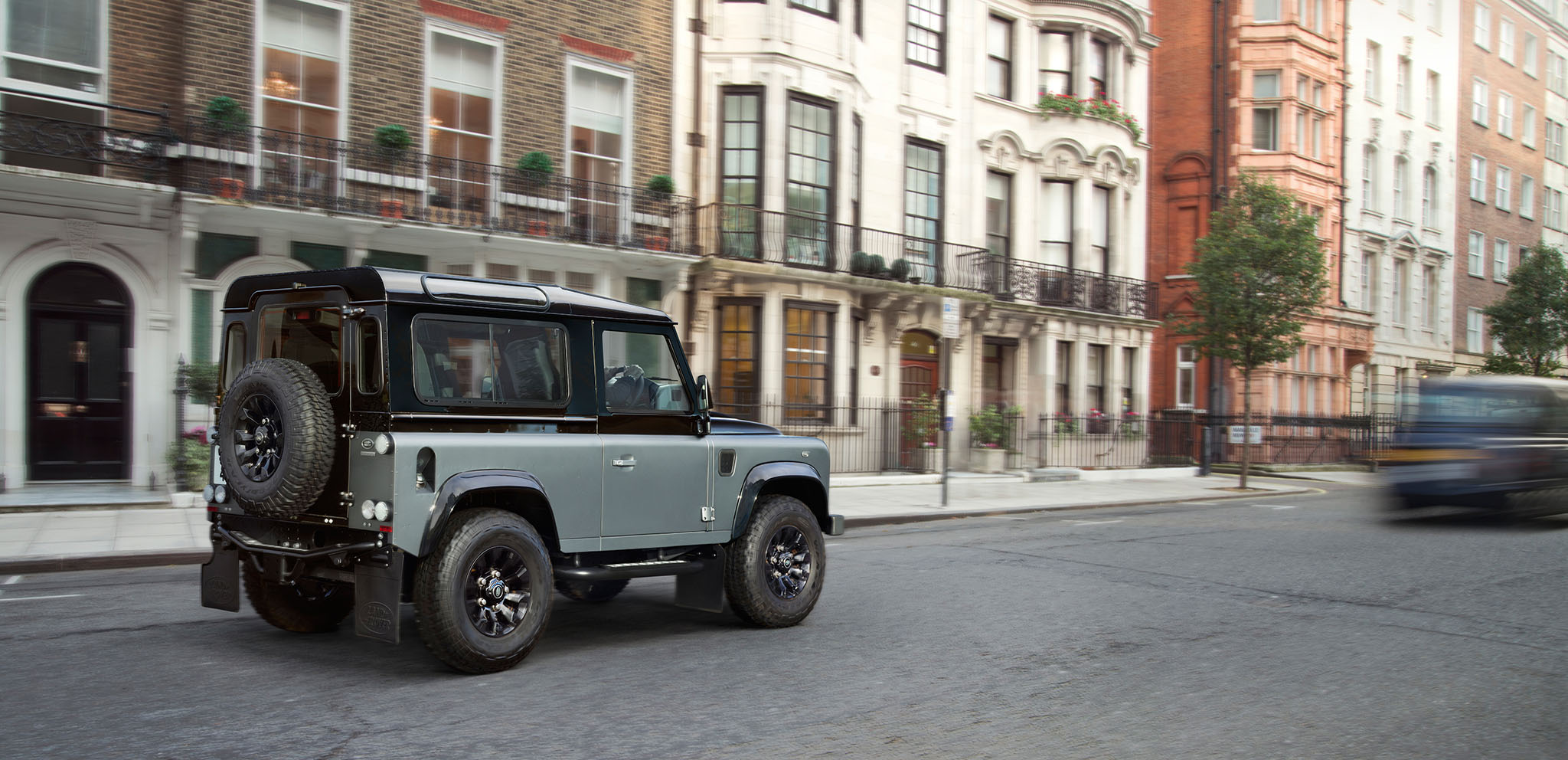 LRDefenderCelebration 04
