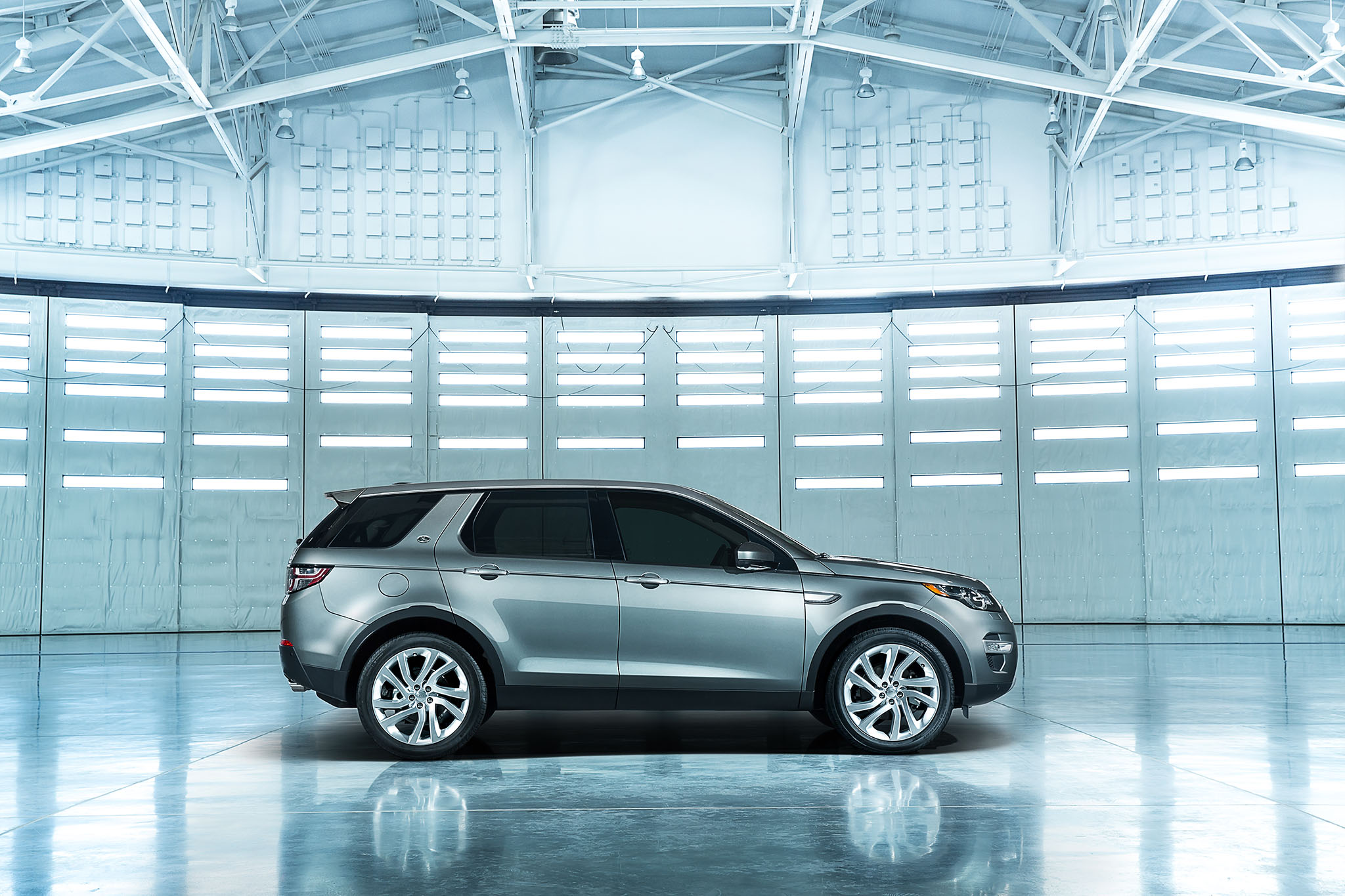 LRDiscoverySport 03