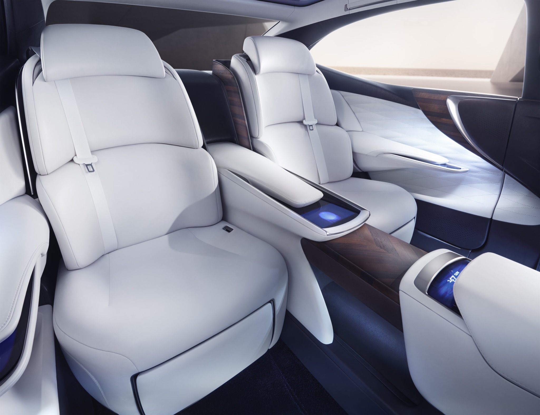 LexusLFFC 05