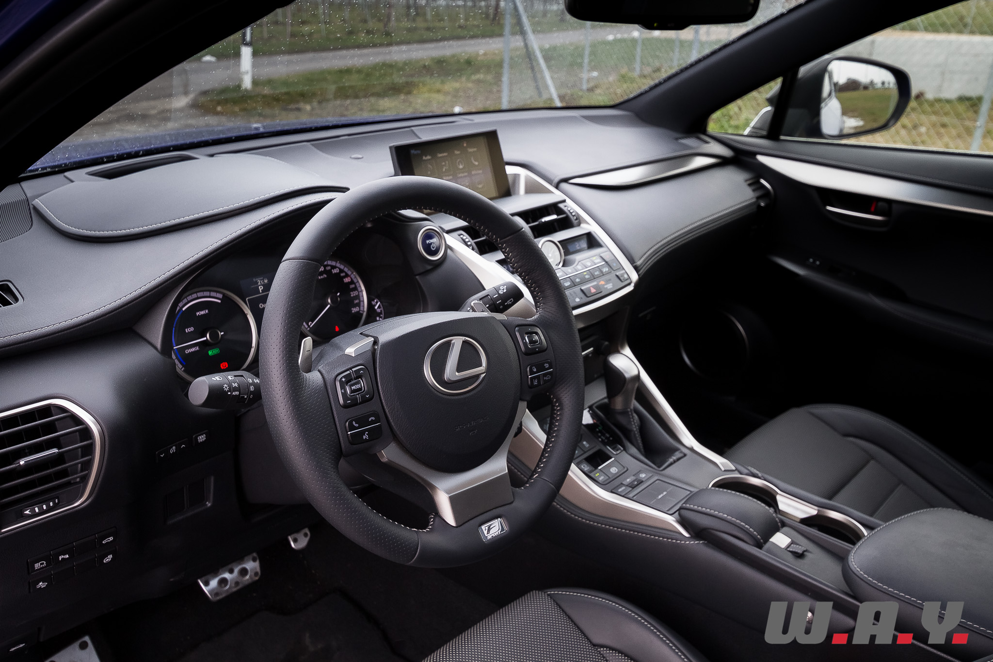 LexusNX300h 15