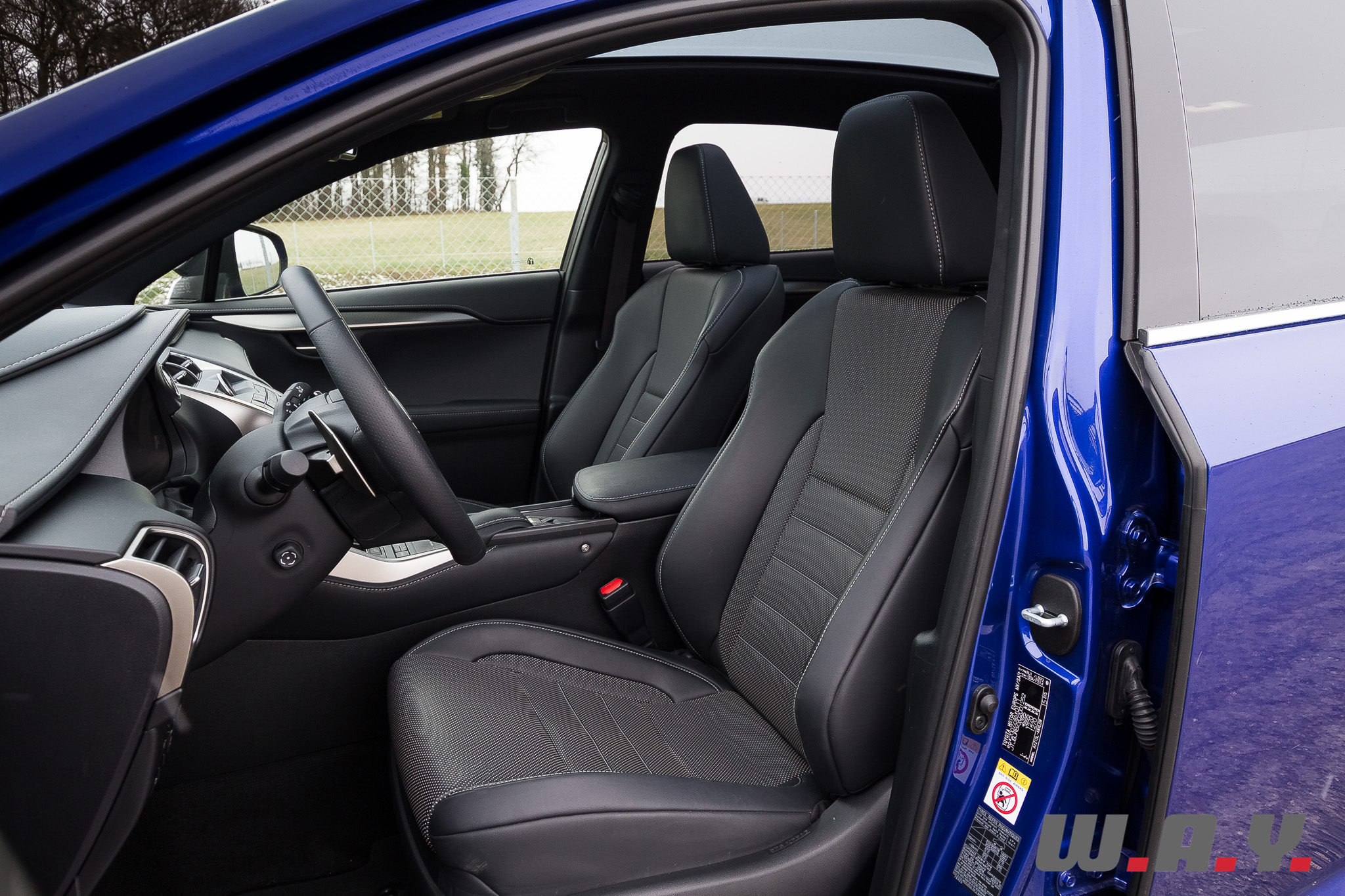 LexusNX300h 16