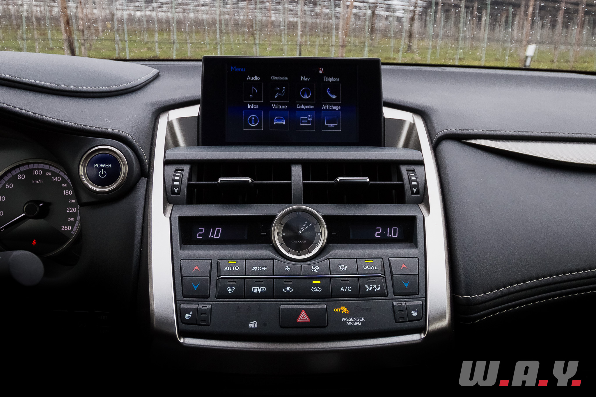 LexusNX300h 36