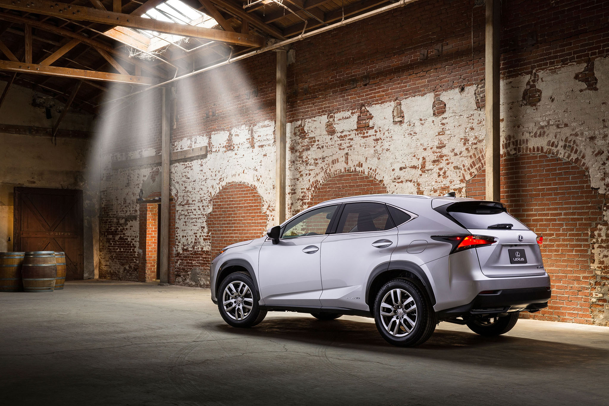 LexusNX 06