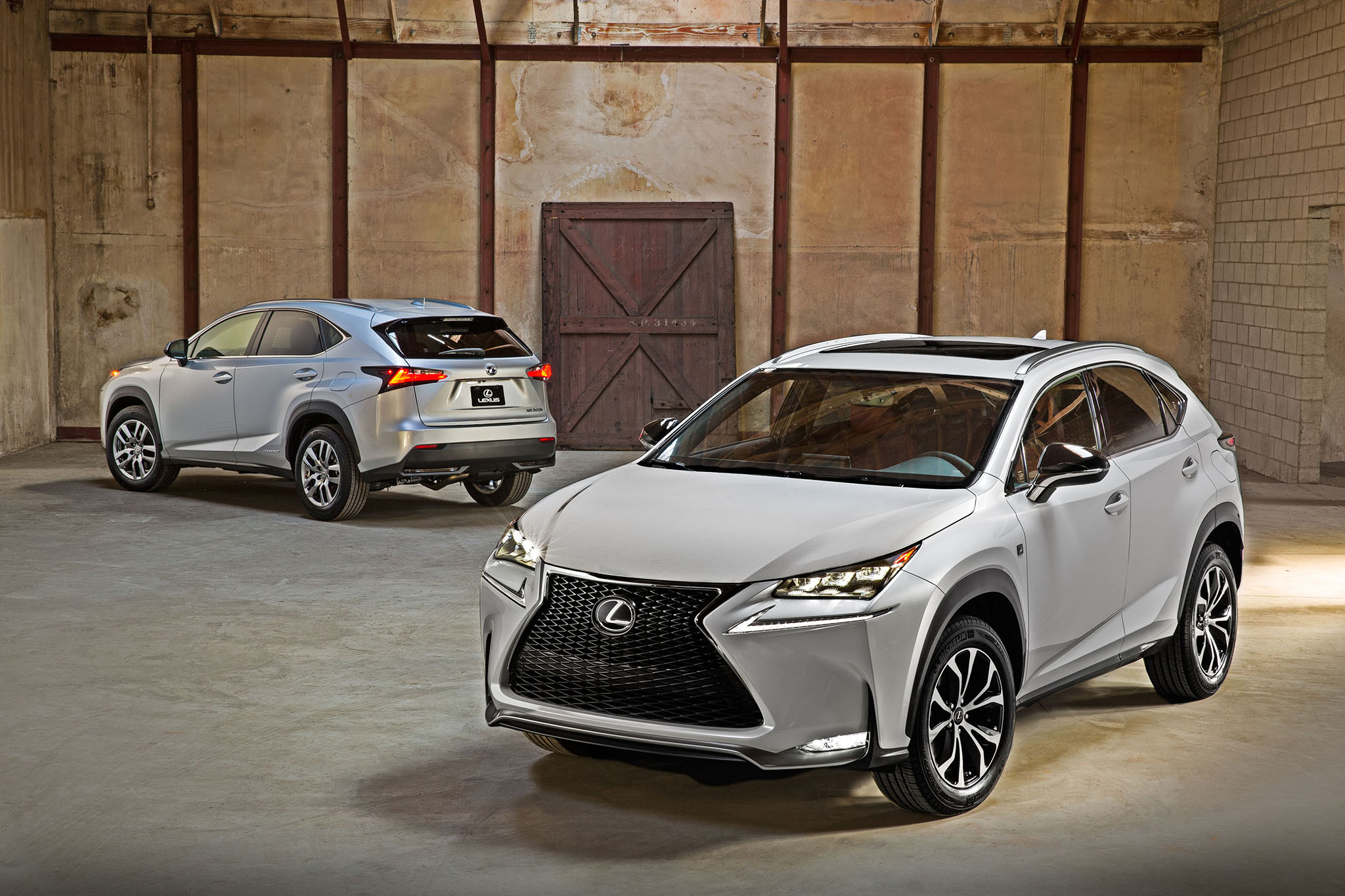 LexusNX 09