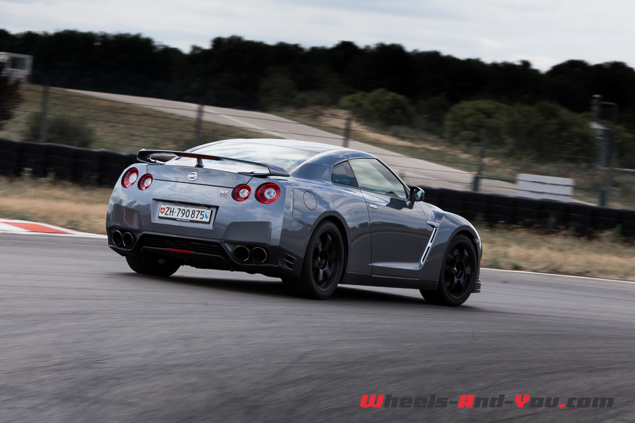 Nissan GTR 02