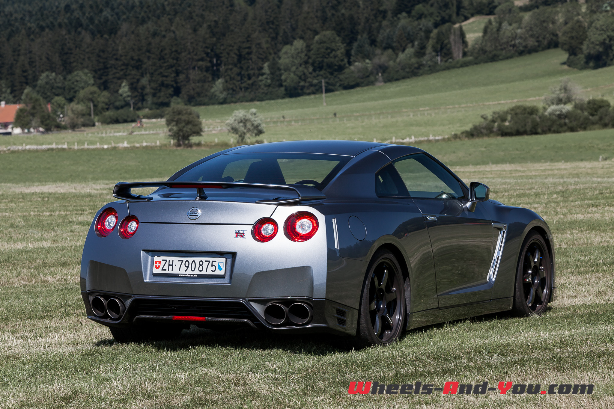 Nissan GTR 08