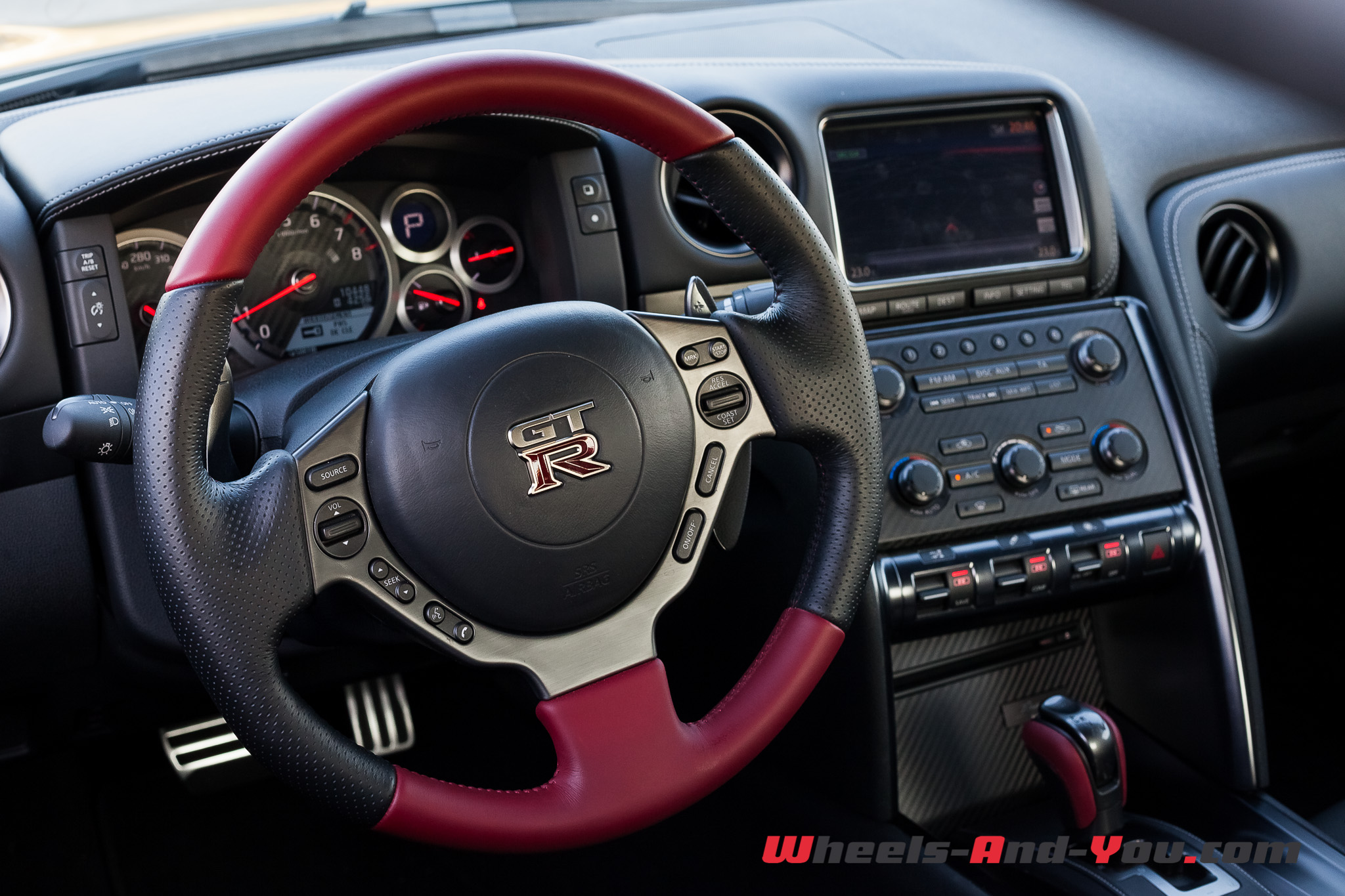 Nissan GTR 14