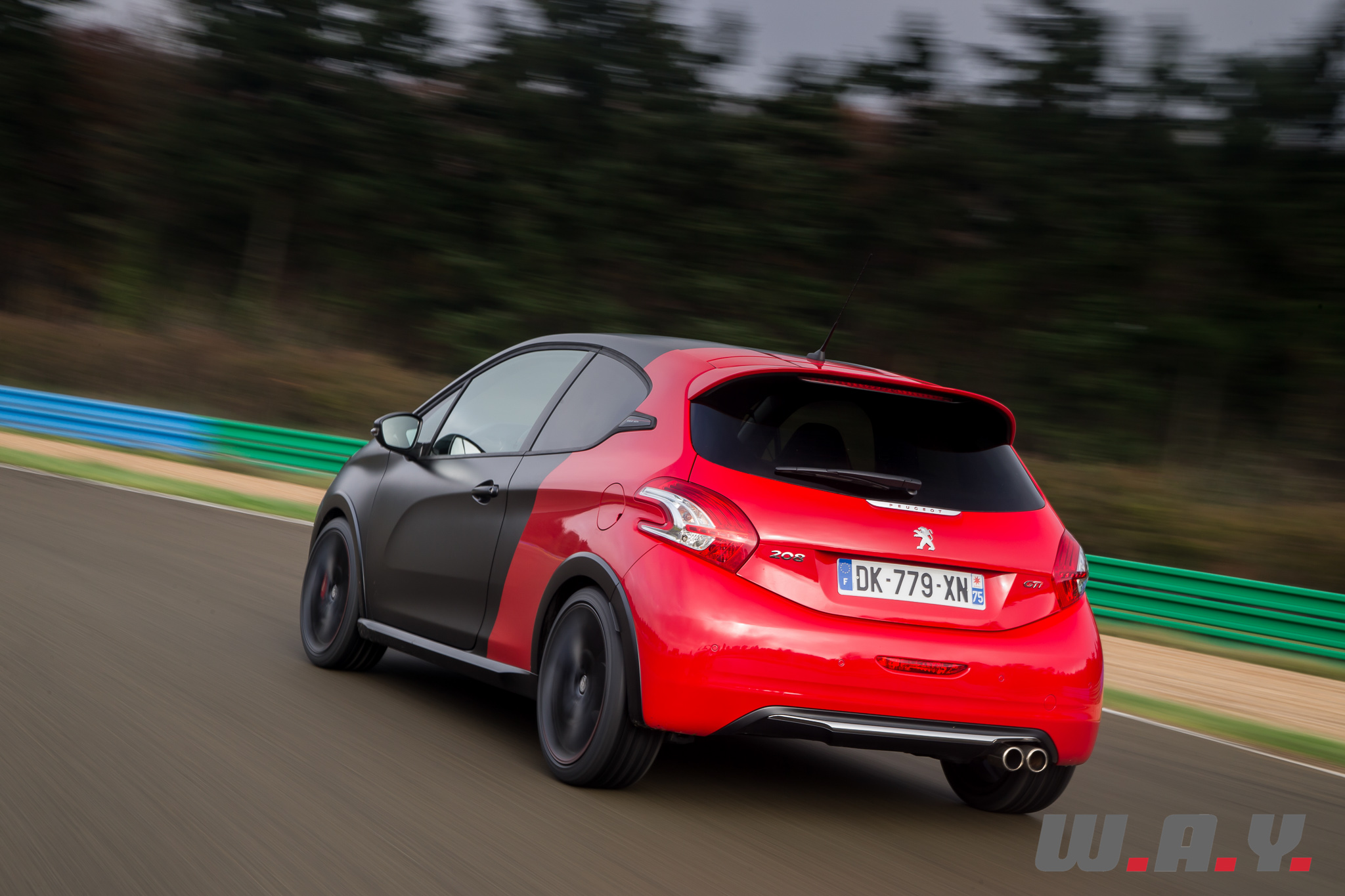 Peugeot208GTI30th-10