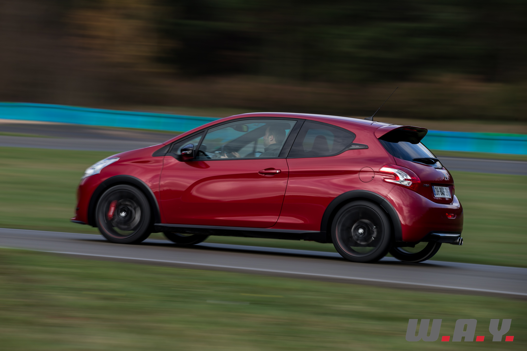Peugeot208GTI30th-12