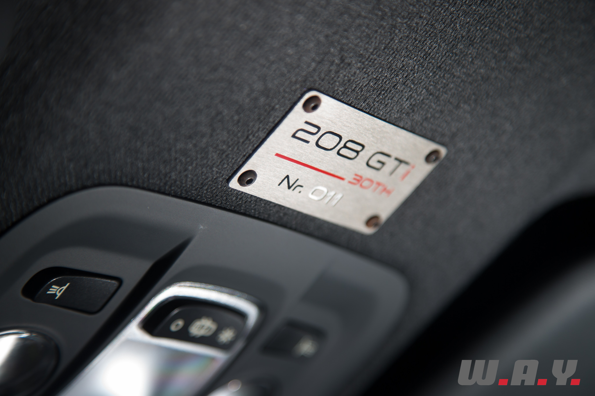 Peugeot208GTI30th-15