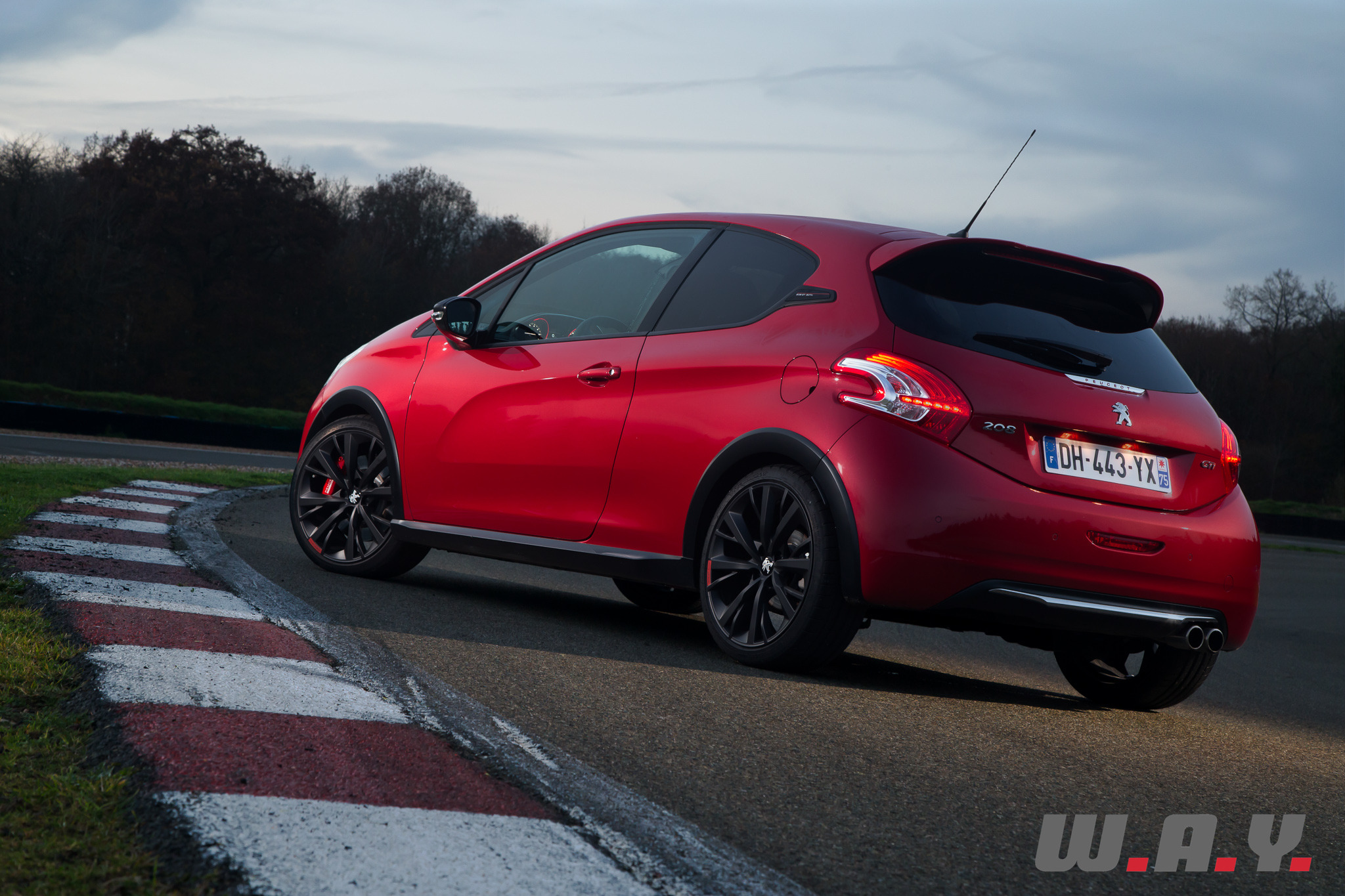 Peugeot208GTI30th-17