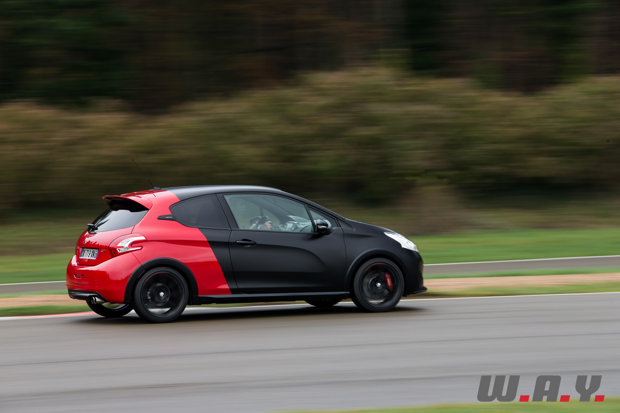Peugeot208GTI30th-2
