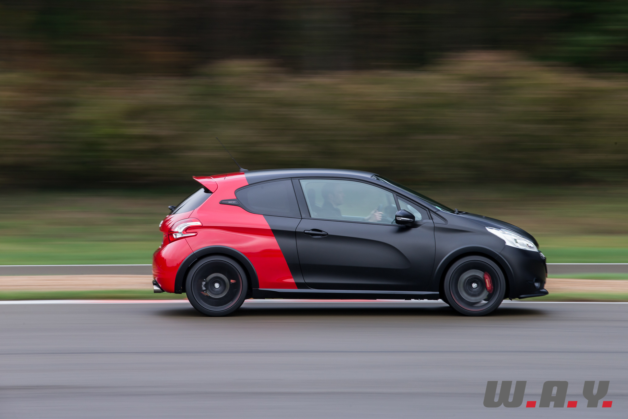 Peugeot208GTI30th-3