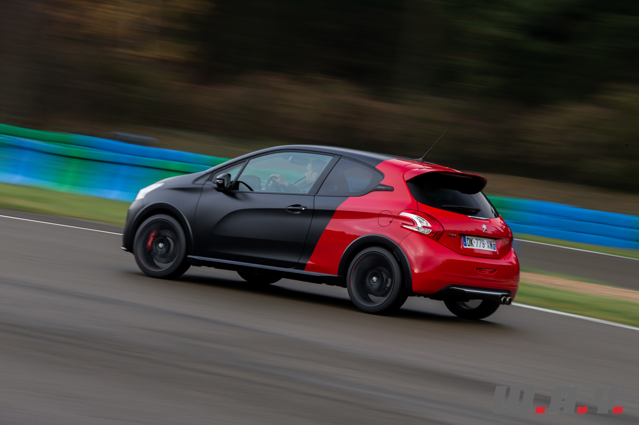 Peugeot208GTI30th-4