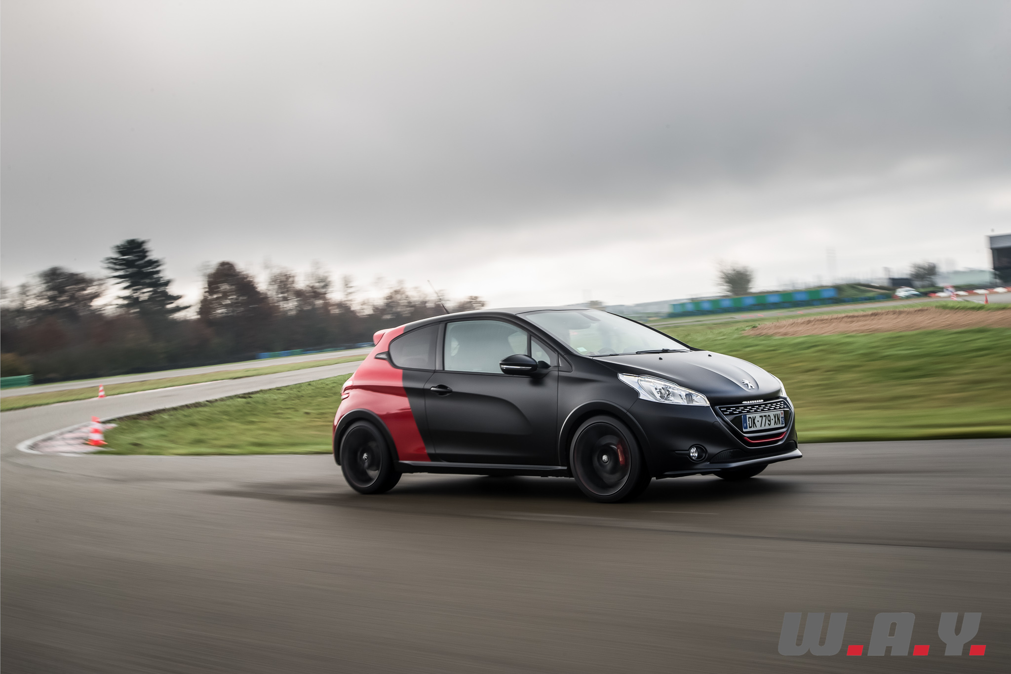 Peugeot208GTI30th-6