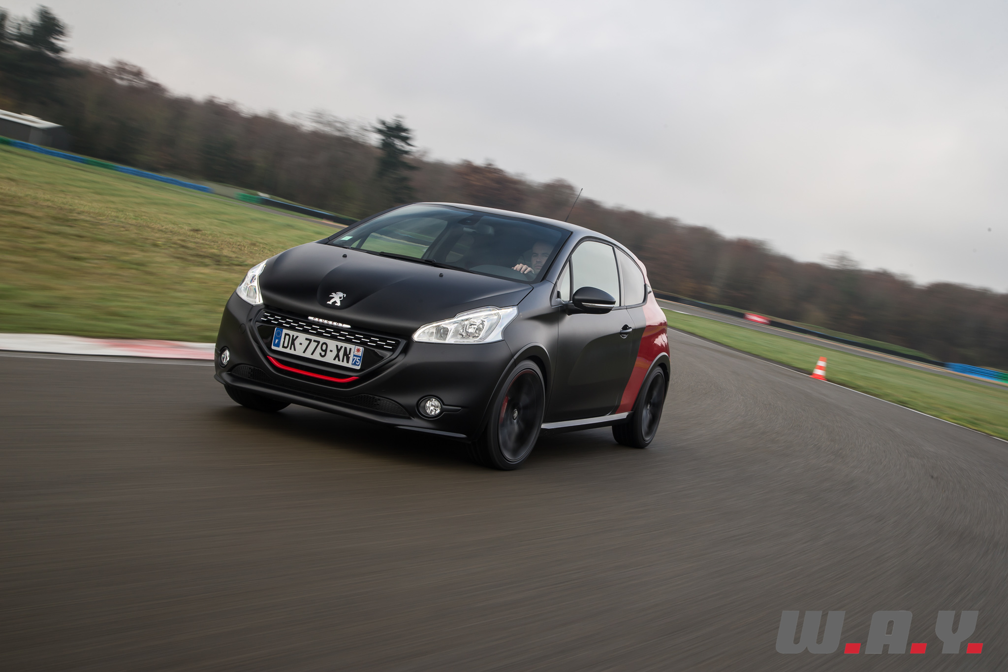 Peugeot208GTI30th-7