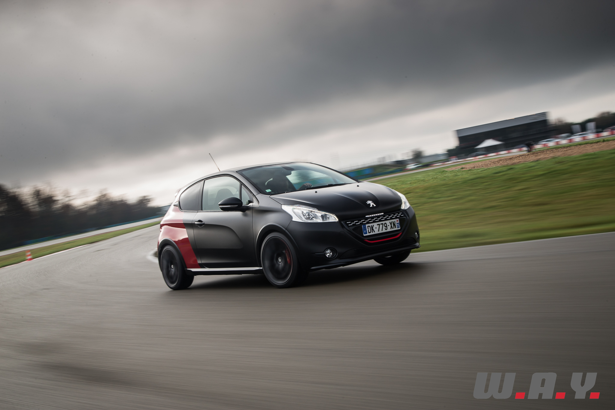 Peugeot208GTI30th-8