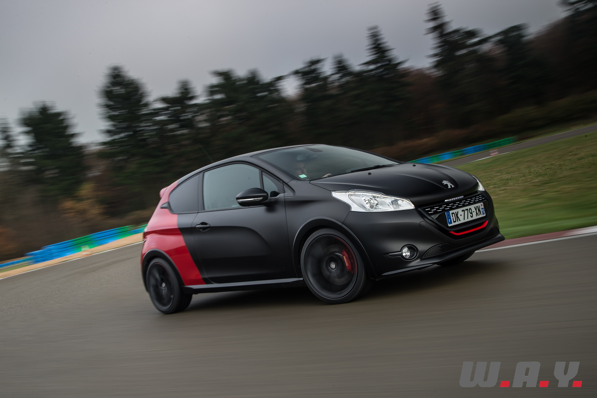 Peugeot208GTI30th-9
