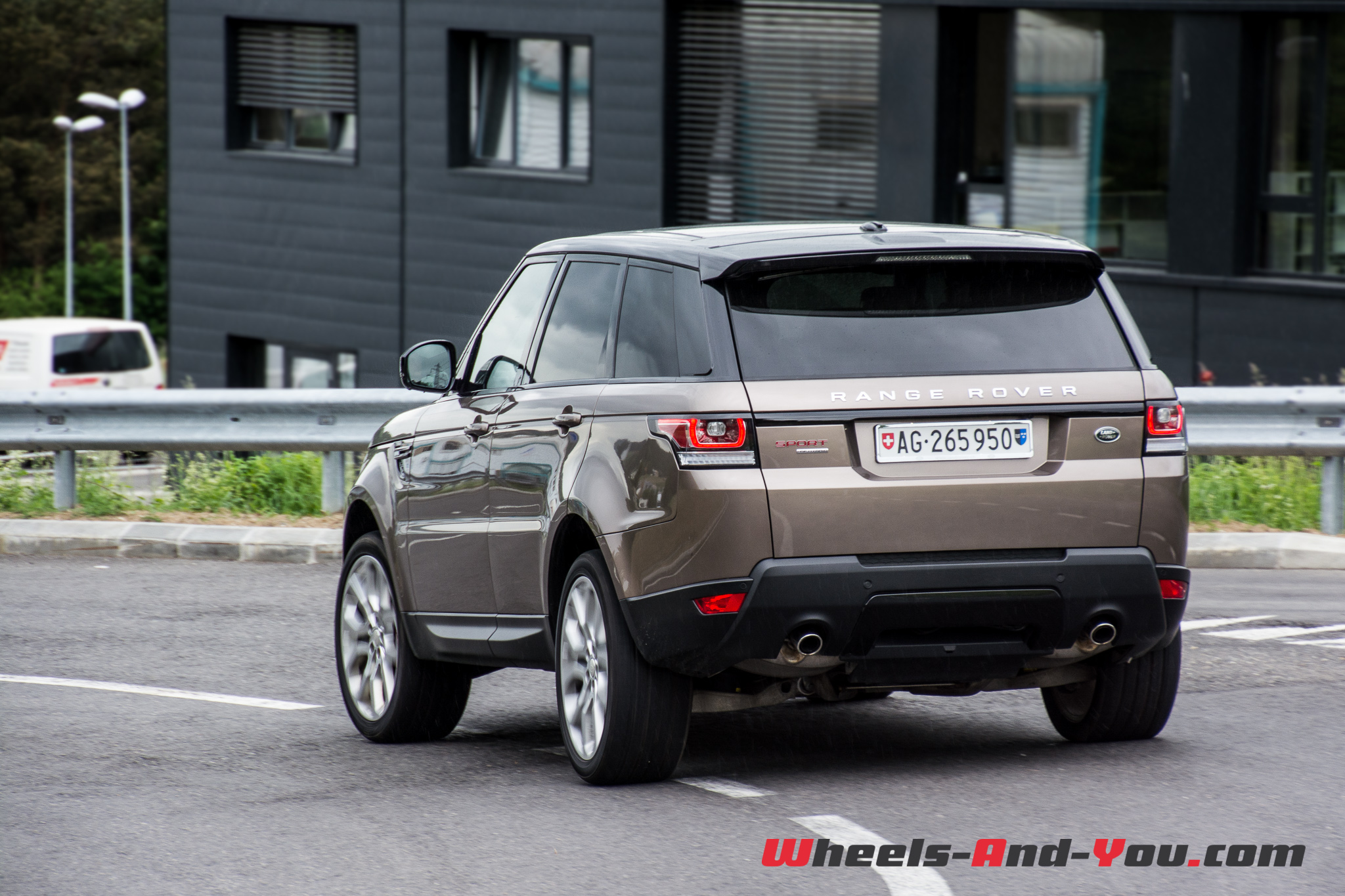 RangeRoverSportHybrid-23