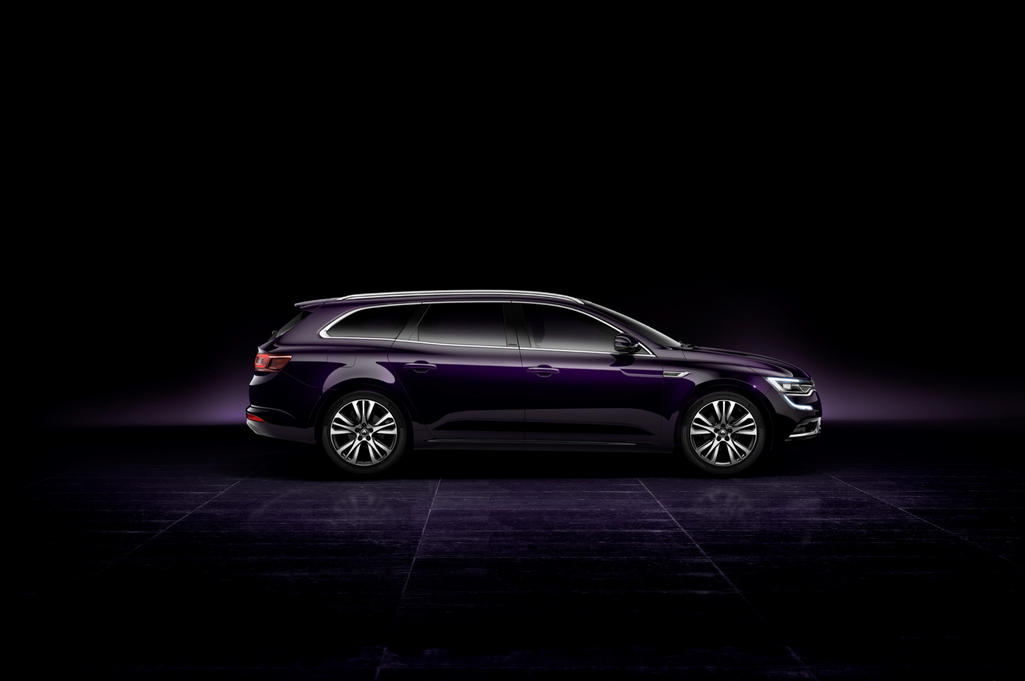 RenaultTalismanEstate 06
