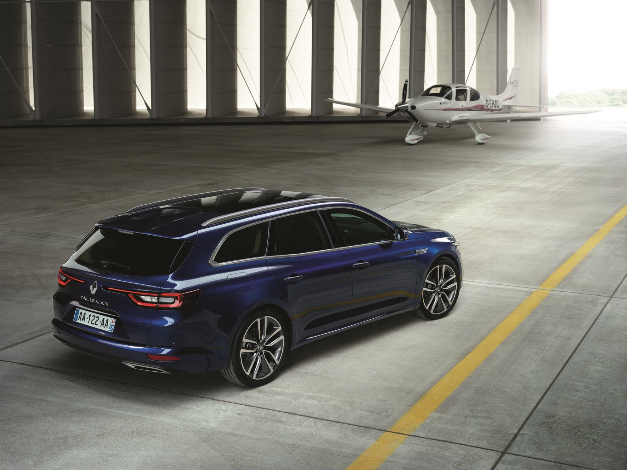 RenaultTalismanEstate 07