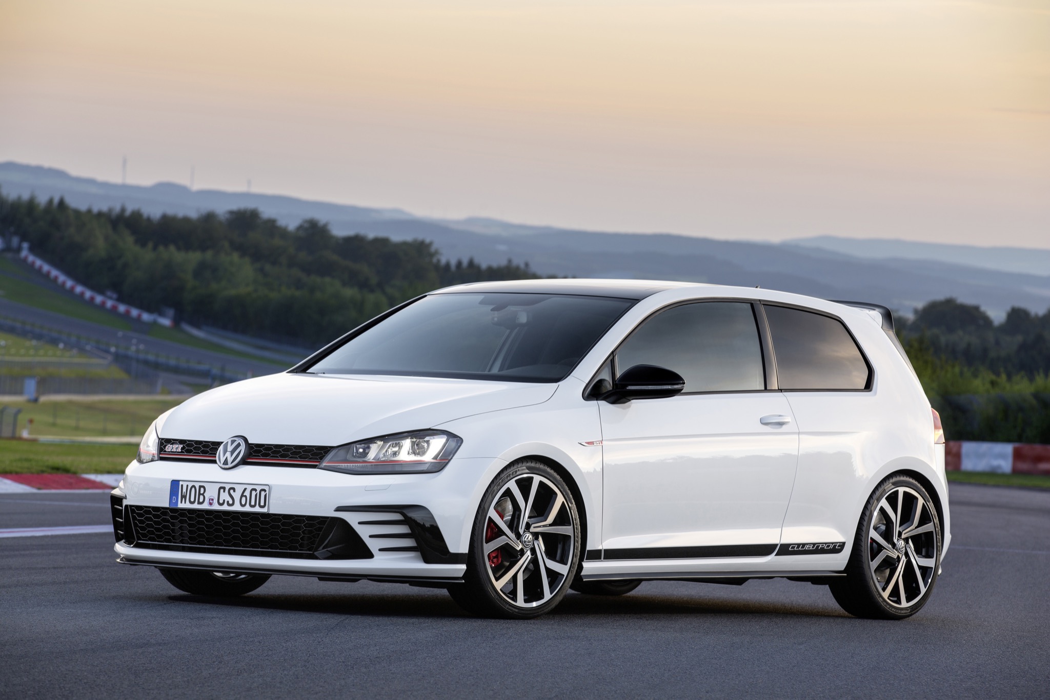 VWGolfGTIClubsport 01