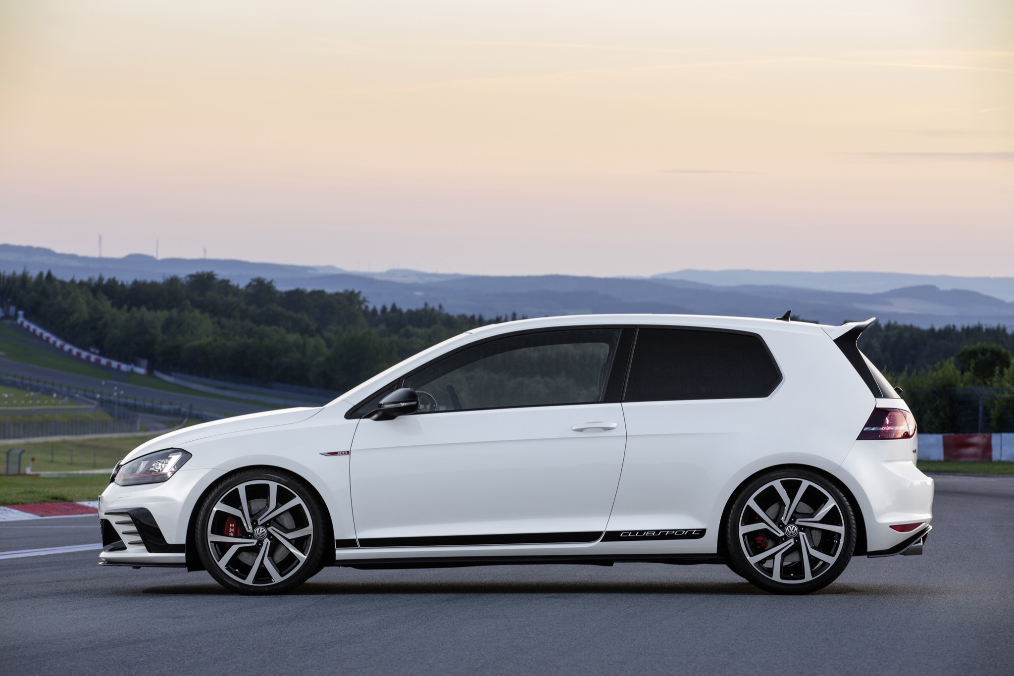 VWGolfGTIClubsport 04