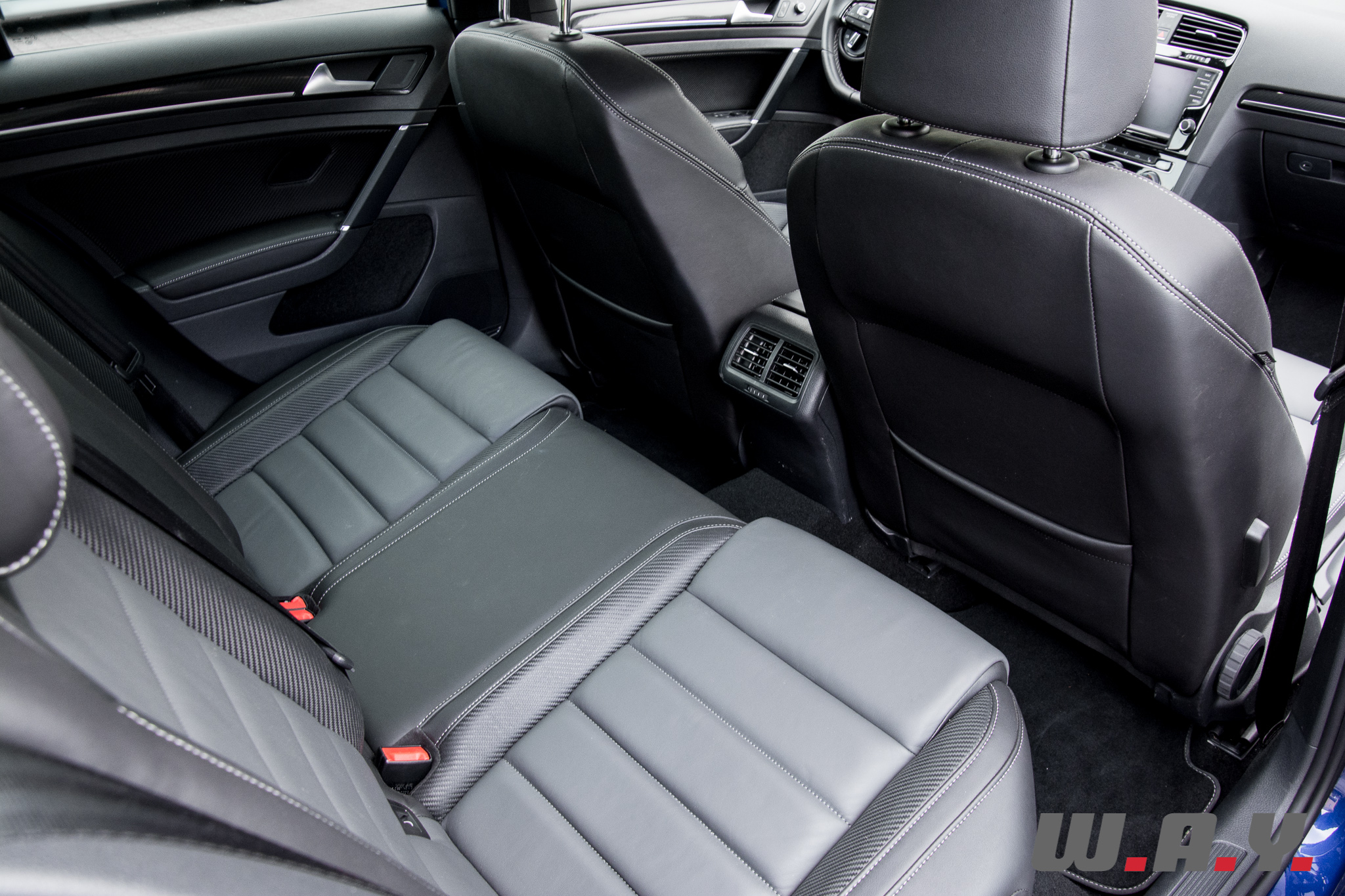 VWGolfR-21