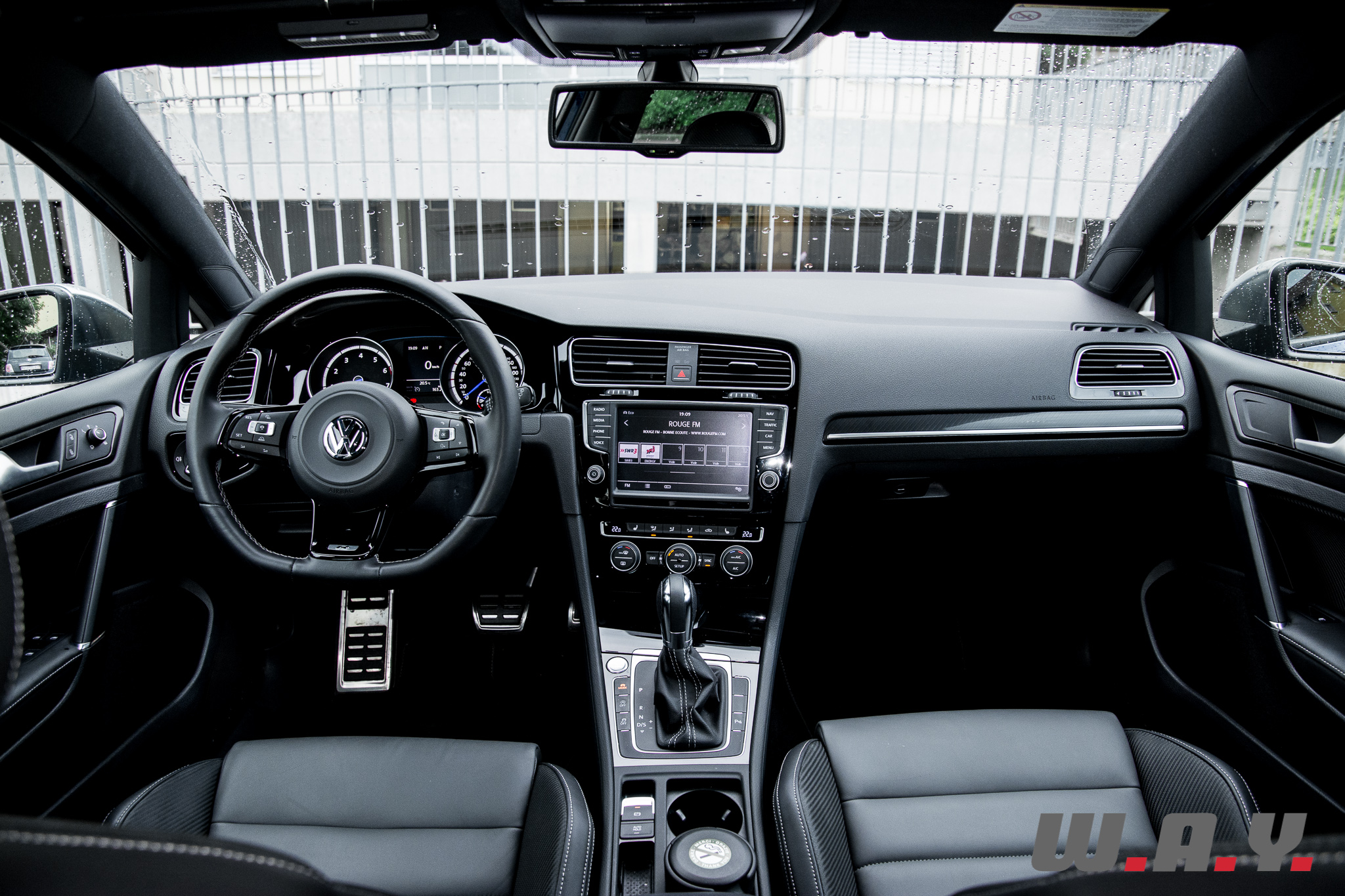 VWGolfR-26