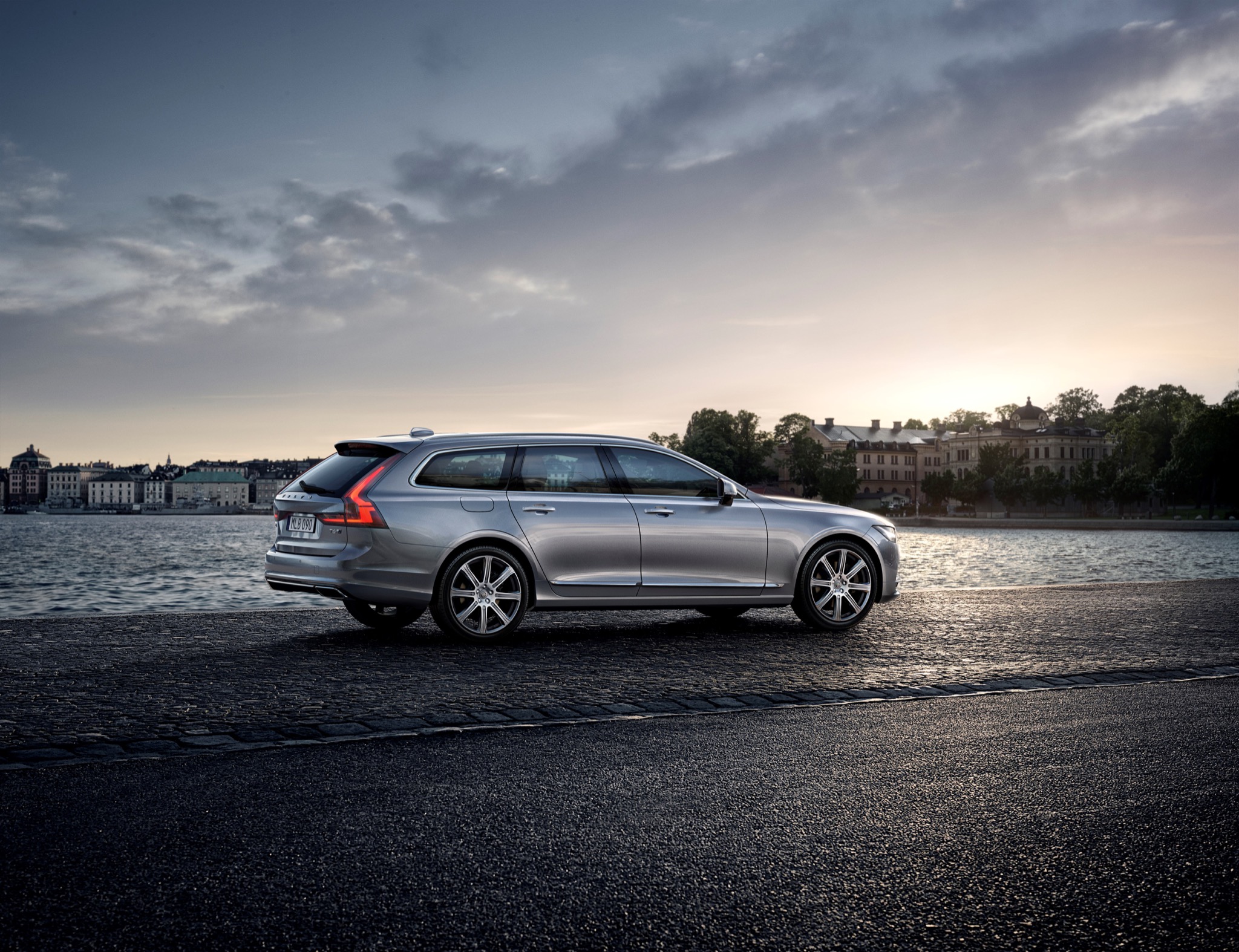 VolvoV90 04