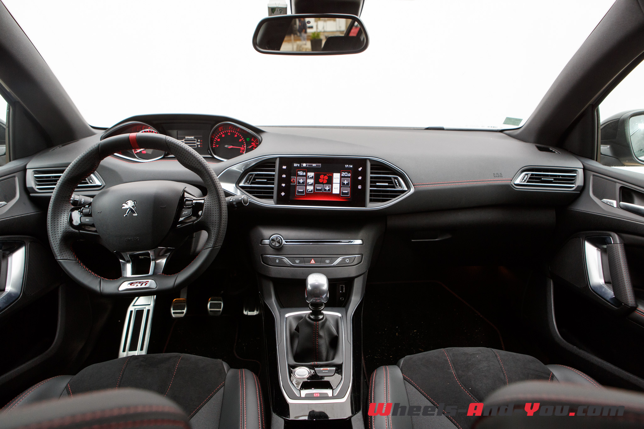peugeot-308-gti-32
